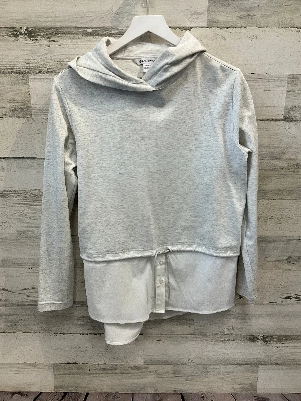 Layering long sleeve Athletic Top Long Sleeve Hoodie By Athleta In Grey, Size: S