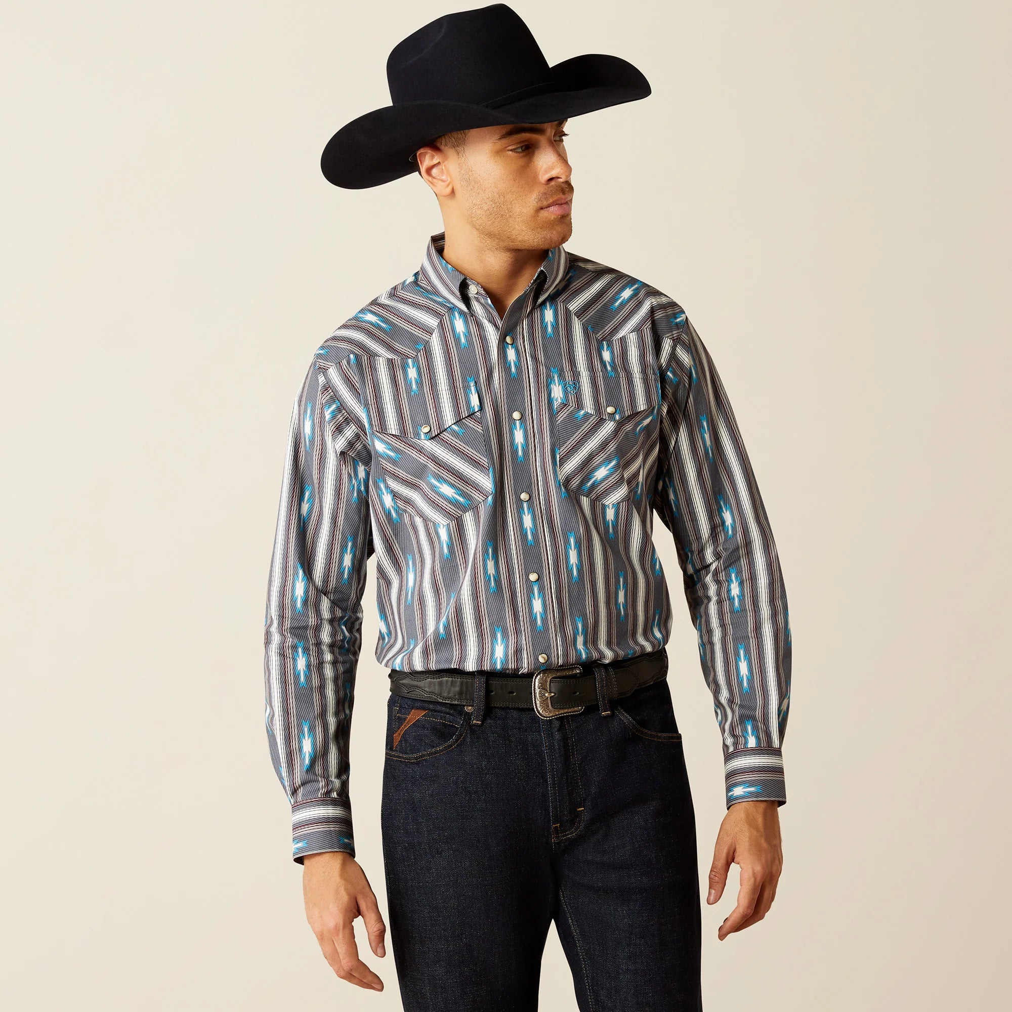 Relaxed fit shirt Ariat Men's Rocky L/S Classic Fit Western Snap Shirt in Grey Southwest Stripe