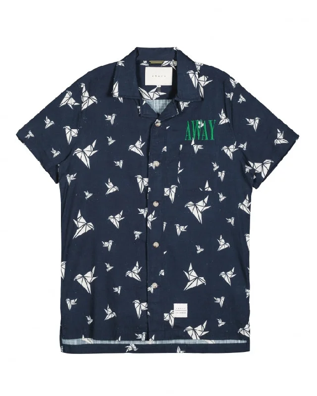 Basic button-up  Konus Men's Revere Collar Shirt w/ Hummingbird Print in Navy